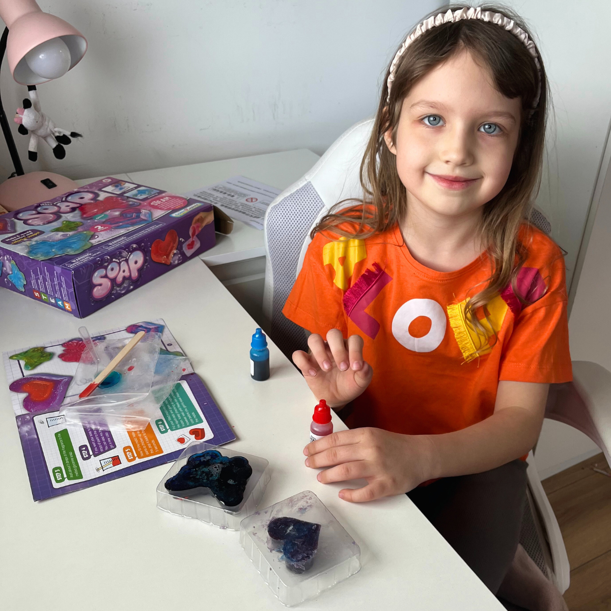 Set per creare coloratissimi saponi a forma di farfalla e cuore (dai 5 anni in su)