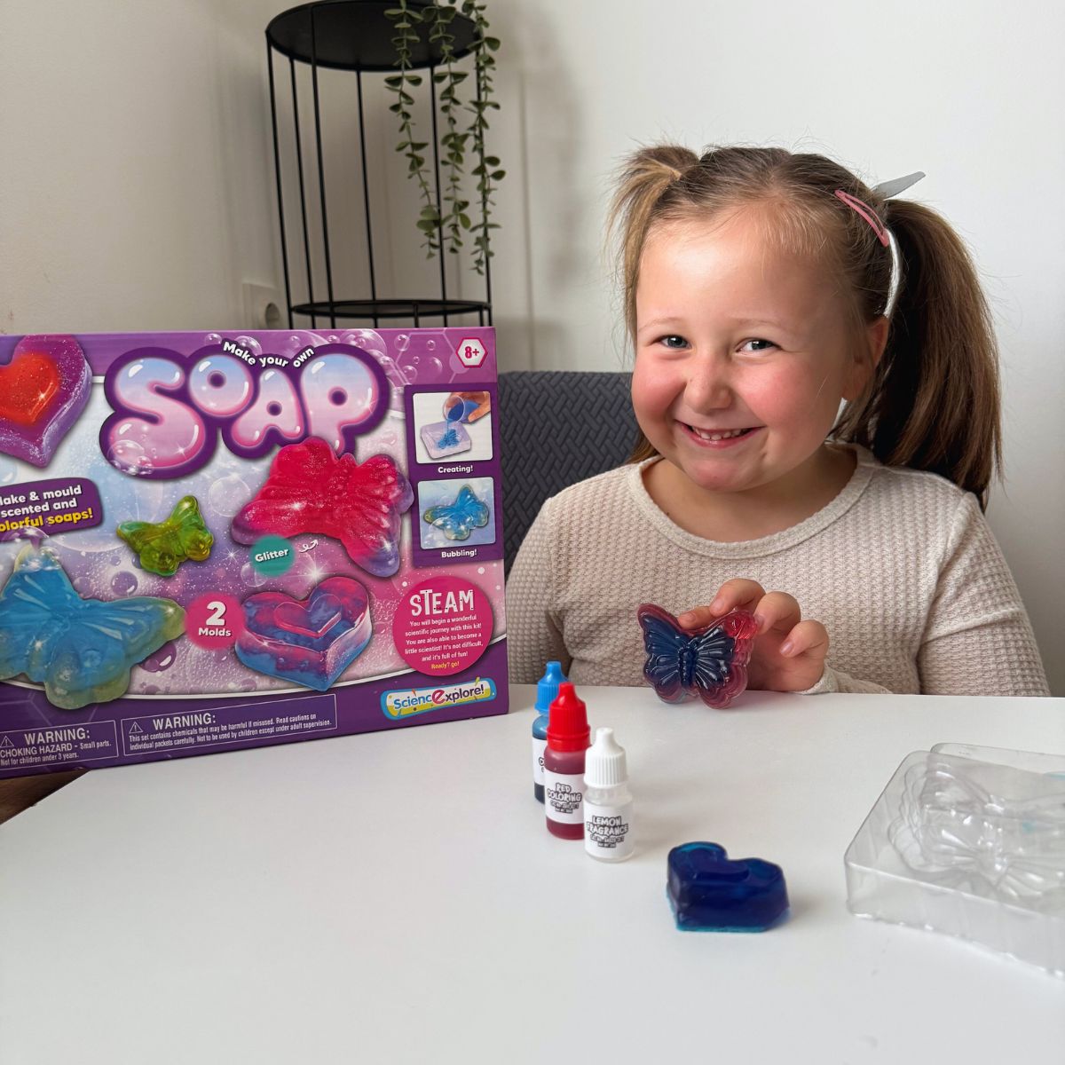 Set per creare coloratissimi saponi a forma di farfalla e cuore (dai 5 anni in su)