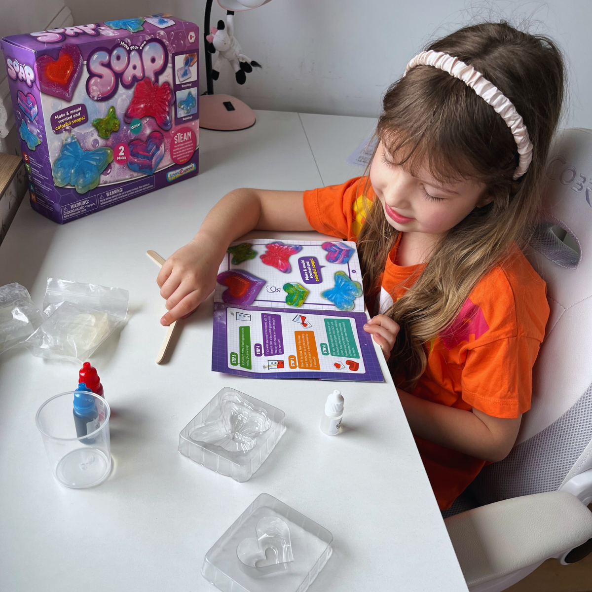 Set per creare coloratissimi saponi a forma di farfalla e cuore (dai 5 anni in su)