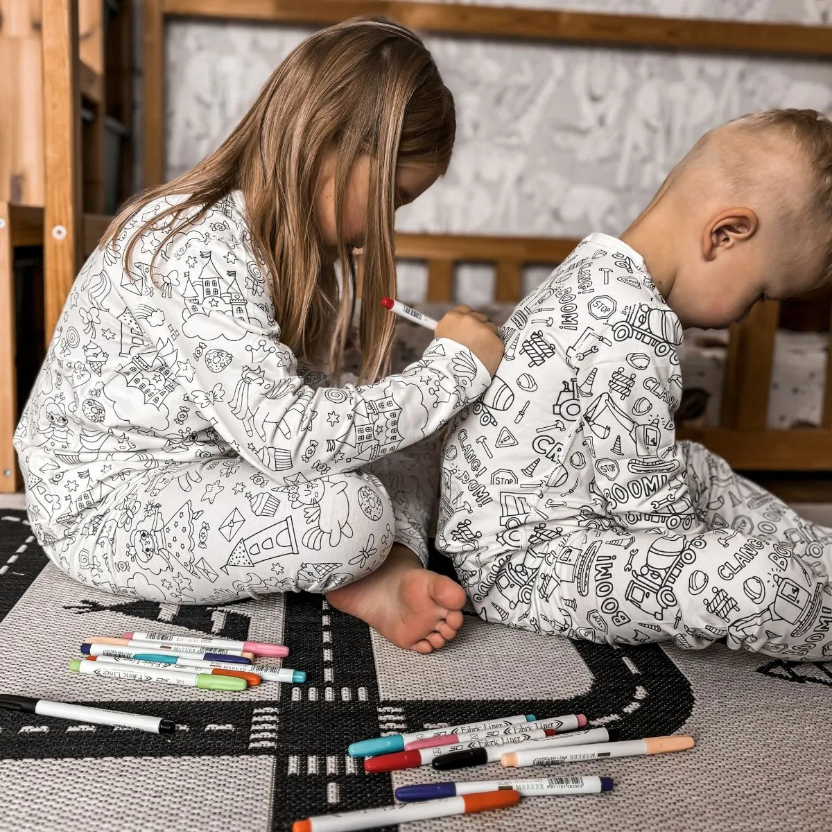 Pigiama Bambina Due Pezzi “Colorami” – Principesse e Unicorni (4+ anni)