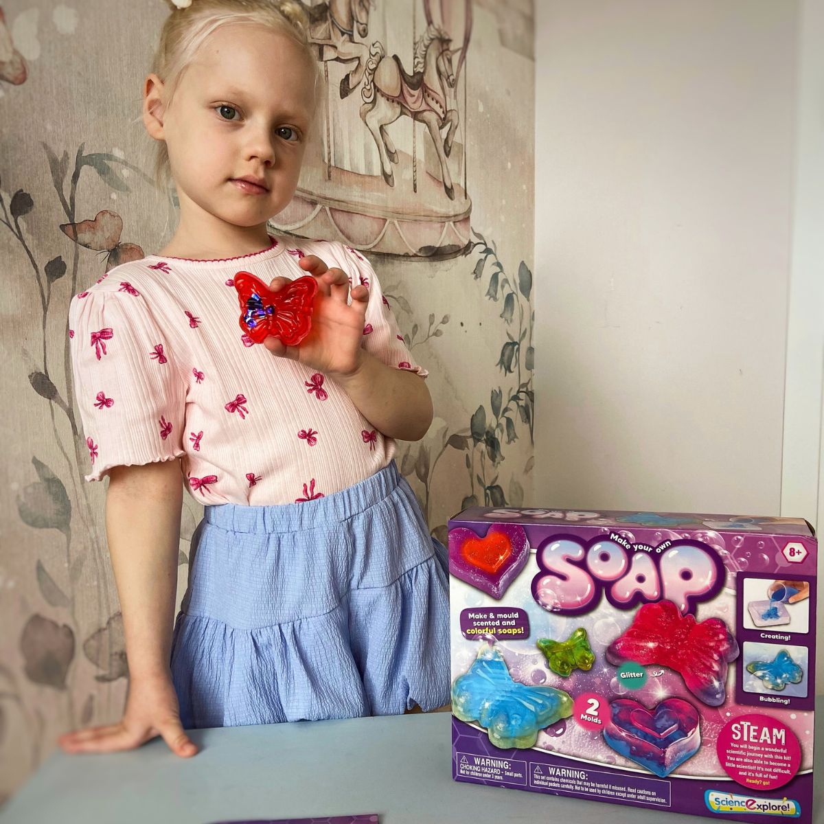 Set per creare coloratissimi saponi a forma di farfalla e cuore (dai 5 anni in su)