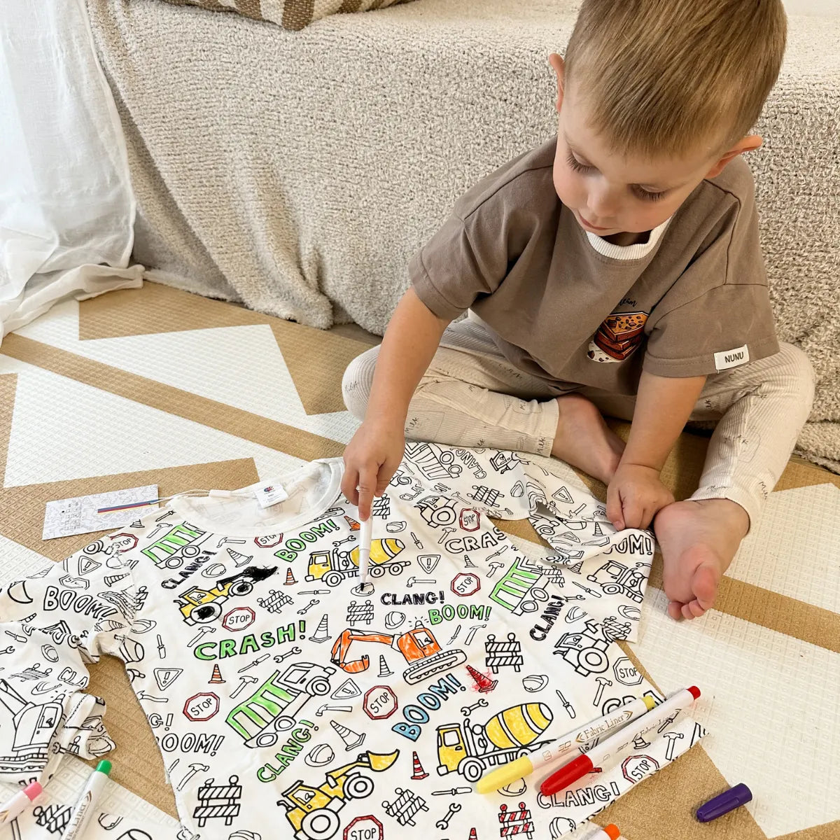 Pigiama Bambino Due Pezzi “Colorami” – Camion e Ruspe (4+ anni)