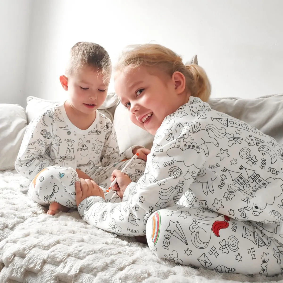 Pigiama Bambina Due Pezzi “Colorami” – Principesse e Unicorni (4+ anni)