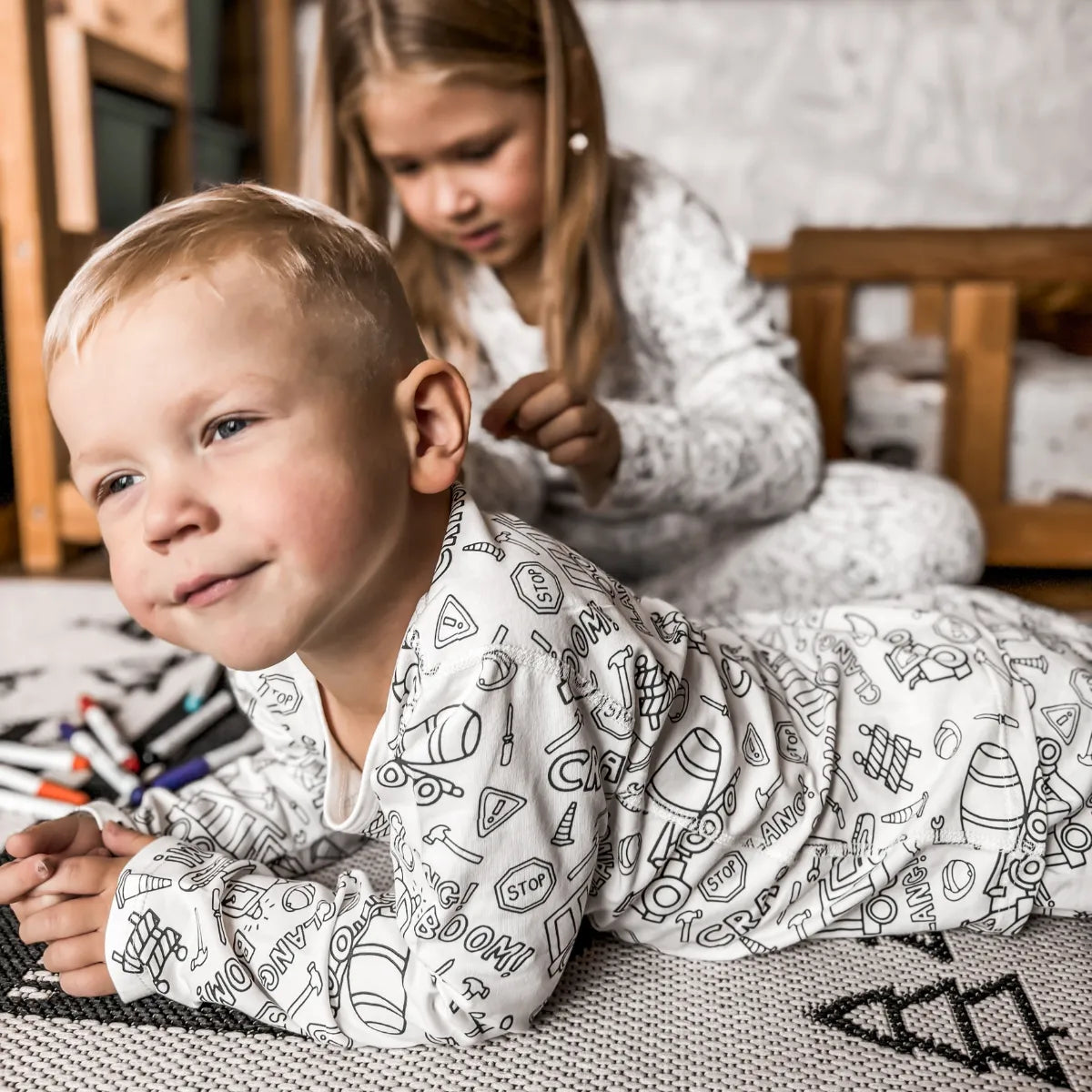 Pigiama Bambino Due Pezzi “Colorami” – Camion e Ruspe (4+ anni)