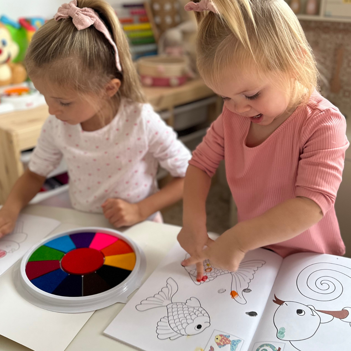 Tavolozza colori con 12 tonalità diverse, per pittura a dita (da 1 anno)