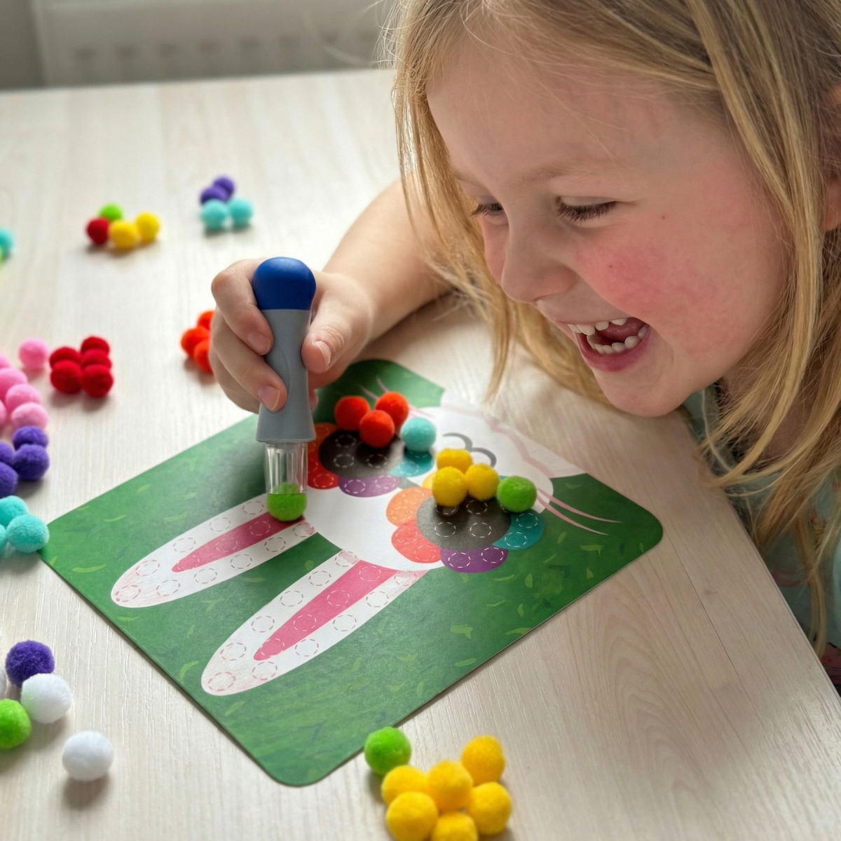 PACCHETTO TOPSELLER: Magic Water Squishies & Pom Pom Kit