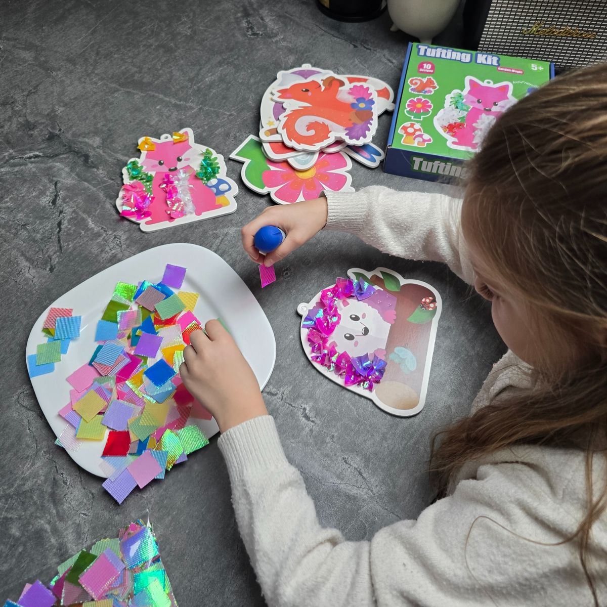 Tufting Kit – Crea morbide opere 3D con tessere colorate, senza colla! (5+ anni)