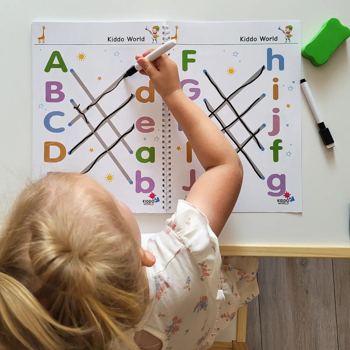 Curious Child | Zmazateľný zošit na nácvik písania a logiky (64 strán, 3+ rokov)